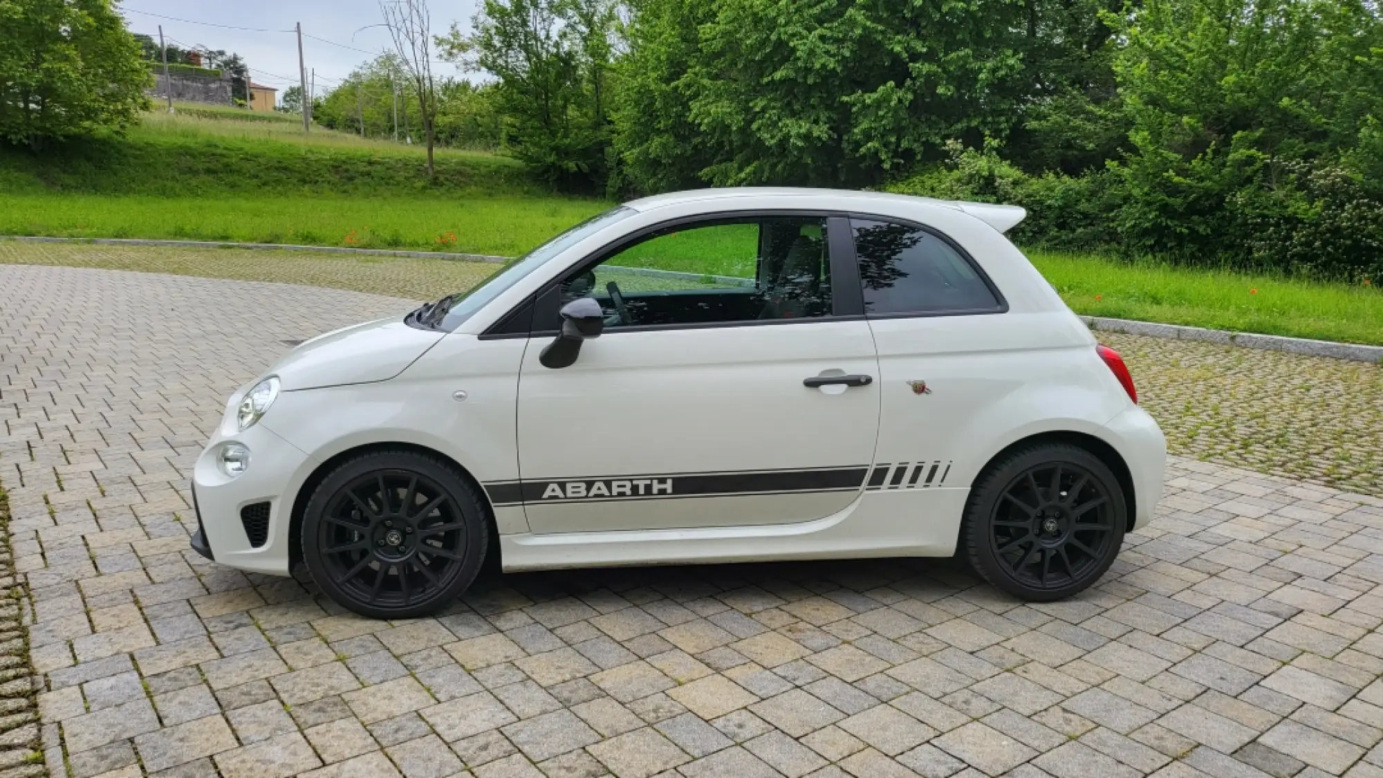 Abarth 695 Competizione 2023: come va - 2