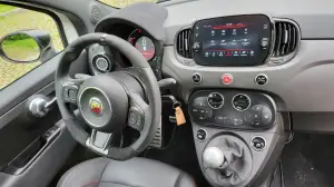 Abarth 695 Competizione 2023: come va