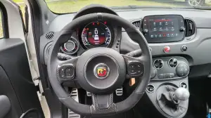 Abarth 695 Competizione 2023: come va