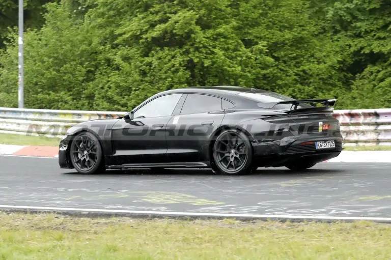 Porsche Taycan GT - Foto Spia 13-06-2023 - 12