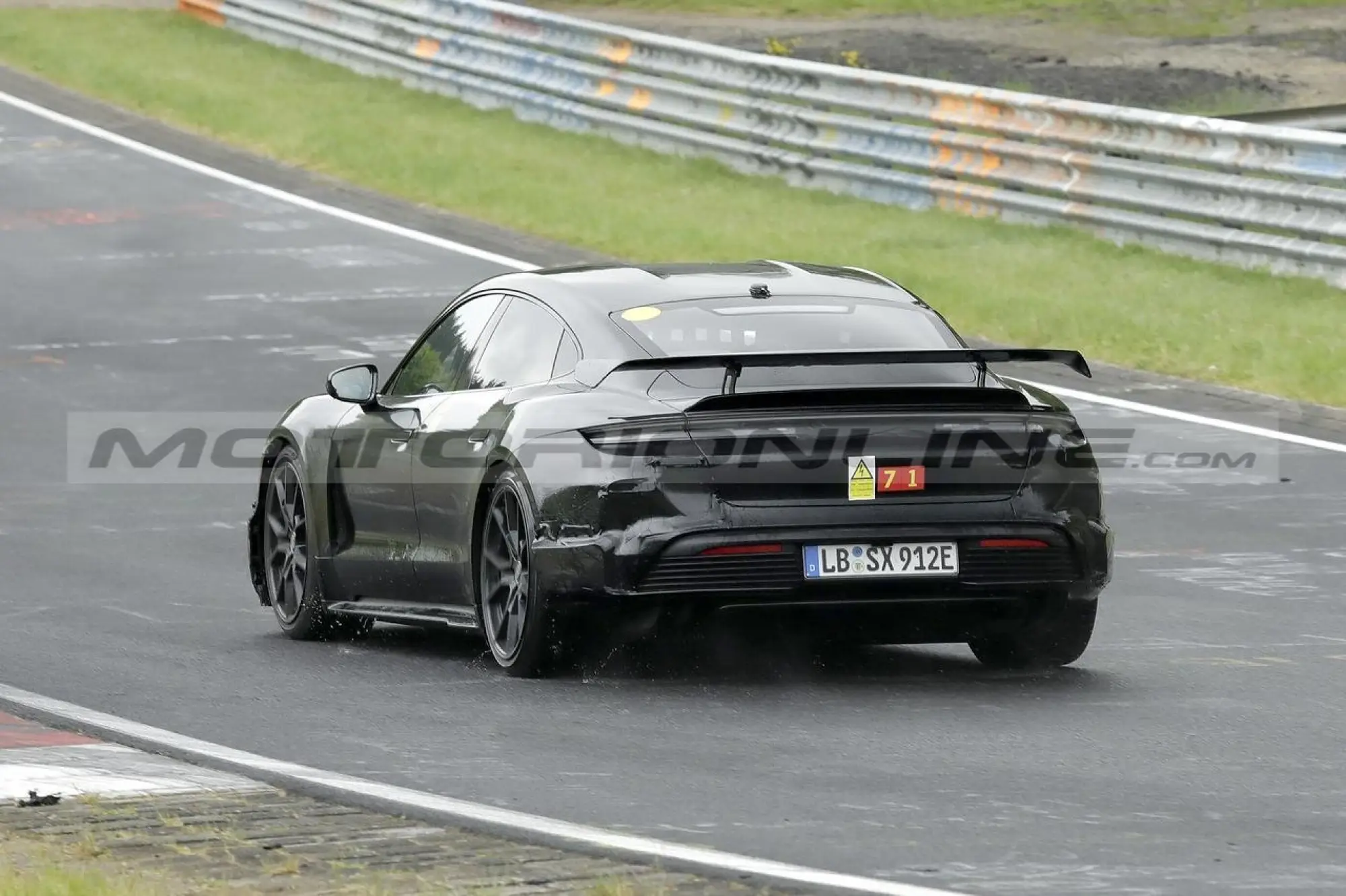 Porsche Taycan GT - Foto Spia 13-06-2023 - 11