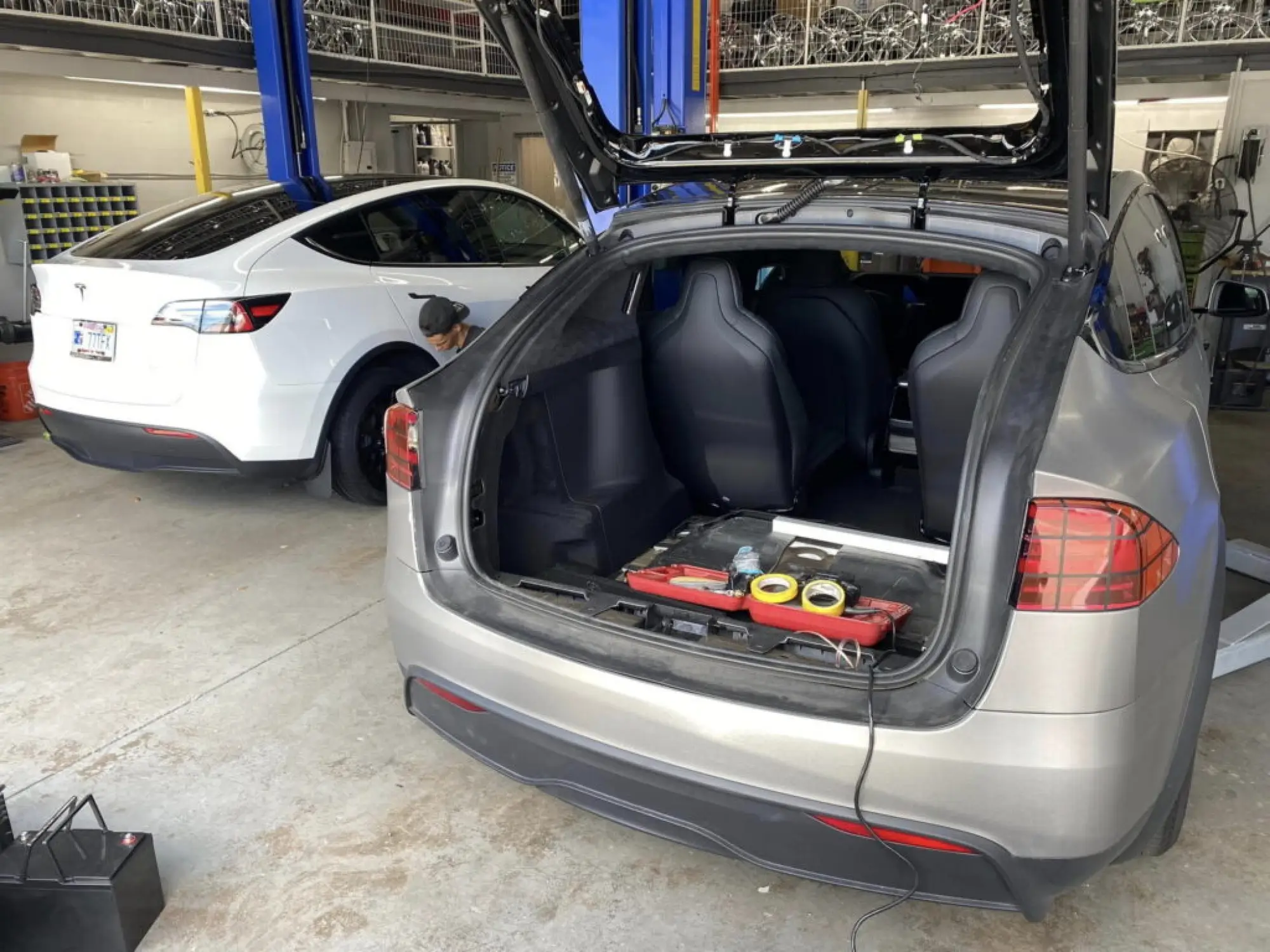 Tesla Model X - Tuning macchina del tempo - 2