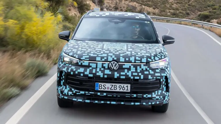 Volkswagen Tiguan 2024 prototipo teaser - 20