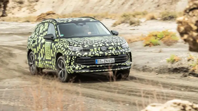 Volkswagen Tiguan 2024 prototipo teaser - 12