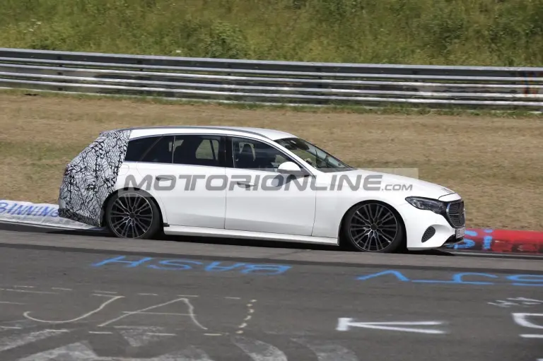 Mercedes Classe E SW - Foto spia 15-6-2023 - 2