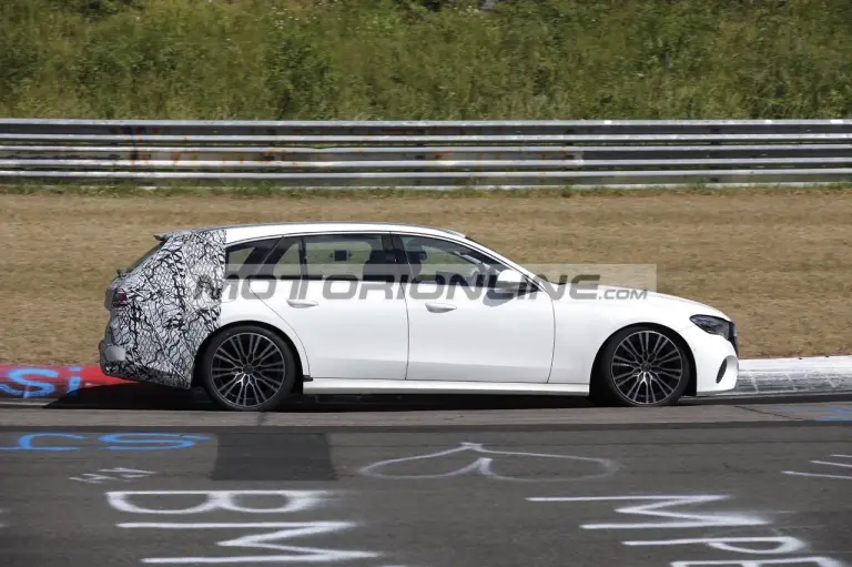 Mercedes Classe E SW - Foto spia 15-6-2023 - 6