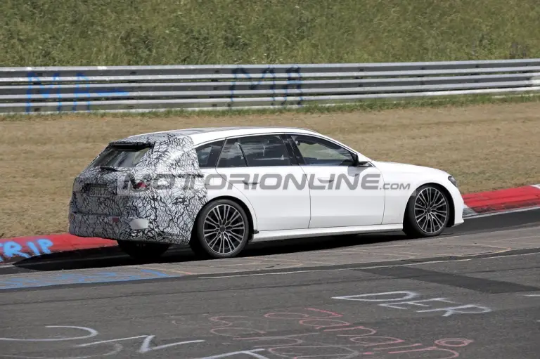 Mercedes Classe E SW - Foto spia 15-6-2023 - 4