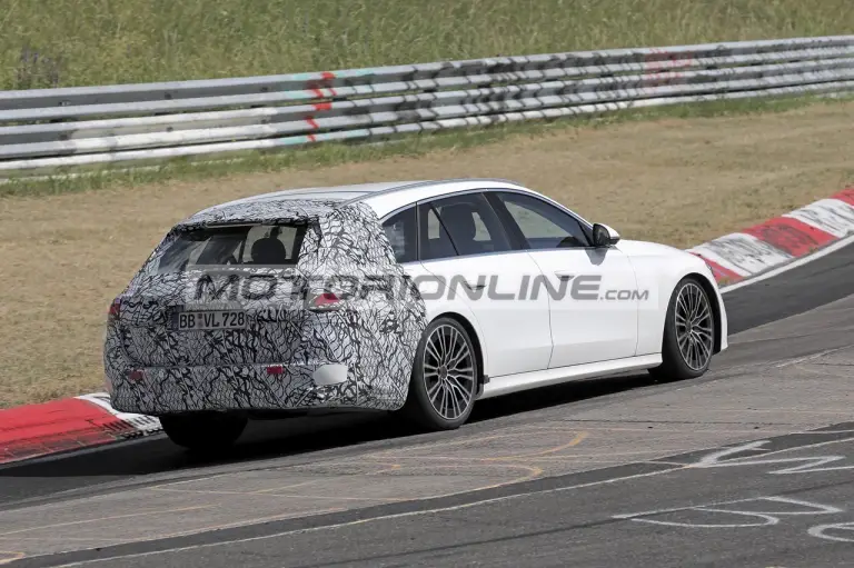 Mercedes Classe E SW - Foto spia 15-6-2023 - 8