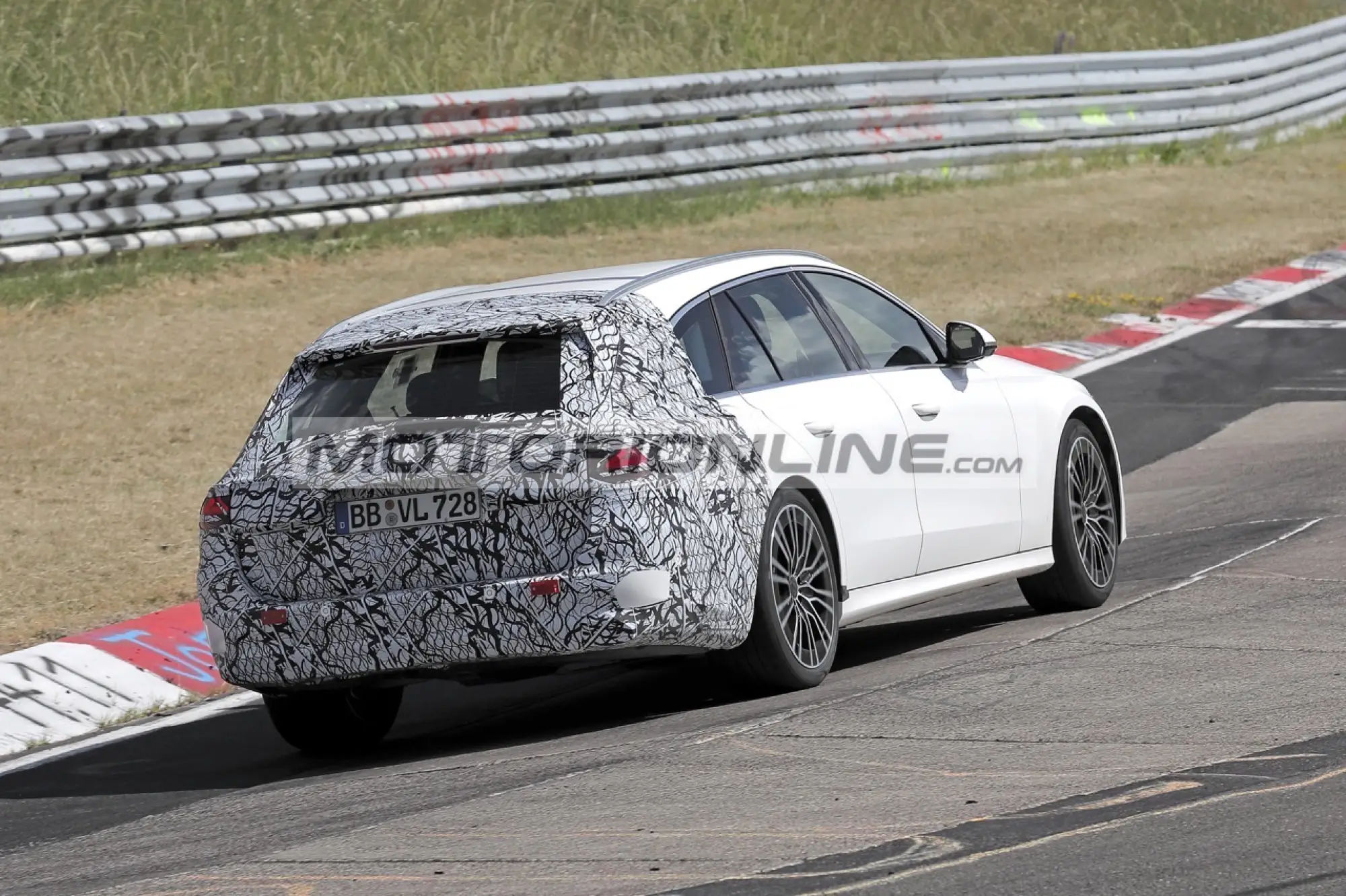 Mercedes Classe E SW - Foto spia 15-6-2023 - 7