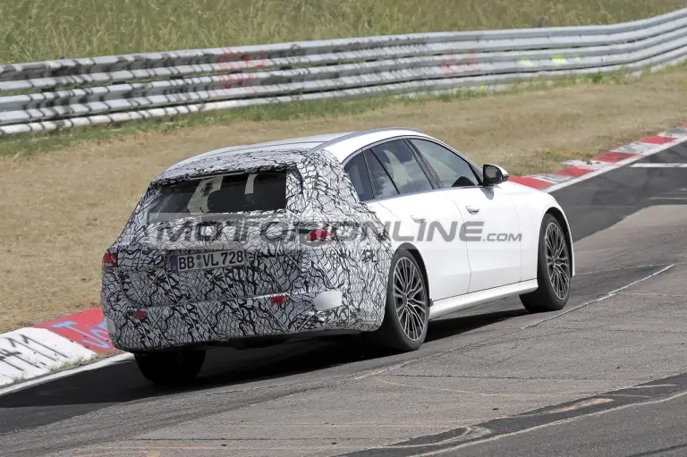Mercedes Classe E SW - Foto spia 15-6-2023 - 7