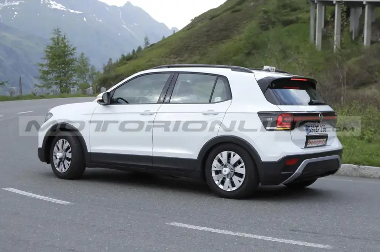 Volkswagen T-Cross 2024 - Foto Spia 15-06-2023 - 11