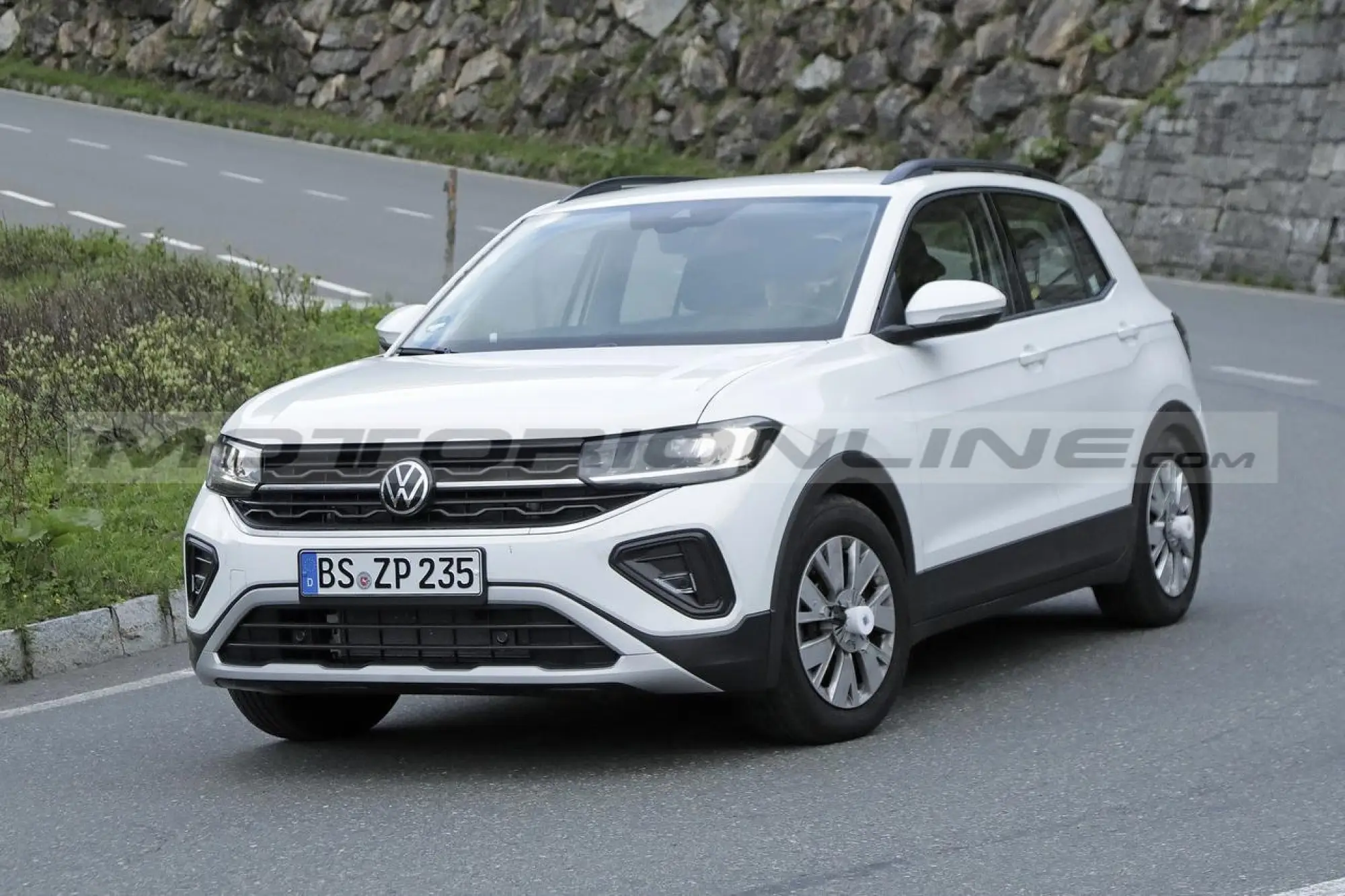 Volkswagen T-Cross 2024 - Foto Spia 15-06-2023 - 8