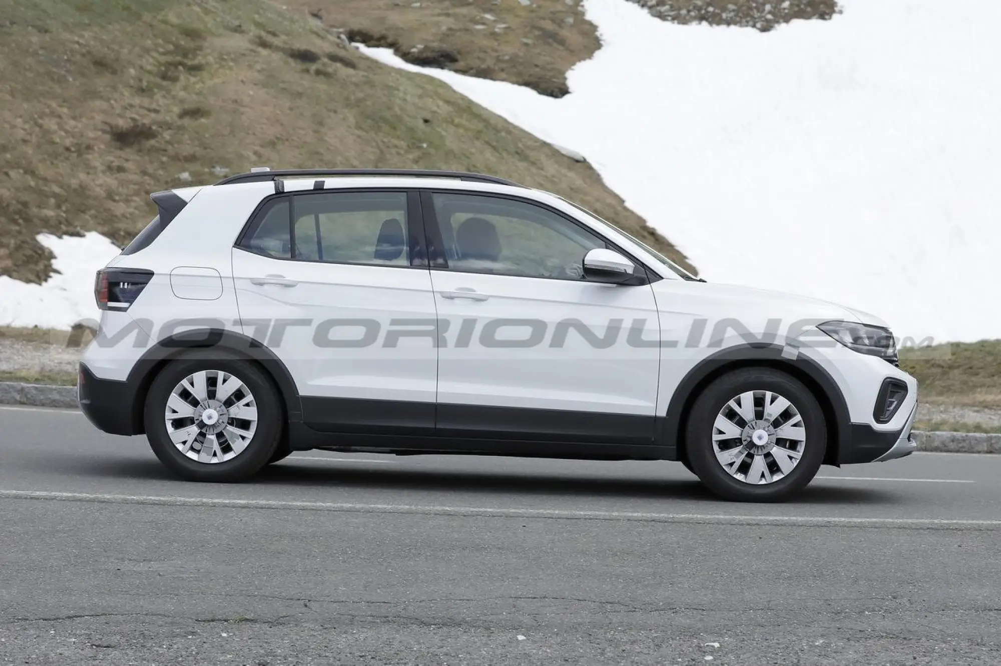 Volkswagen T-Cross 2024 - Foto Spia 15-06-2023 - 3