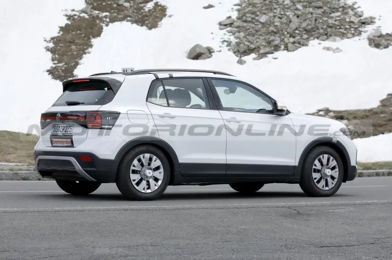 Volkswagen T-Cross 2024 - Foto Spia 15-06-2023 - 5