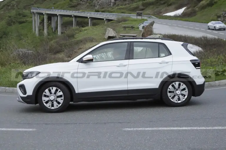 Volkswagen T-Cross 2024 - Foto Spia 15-06-2023 - 12