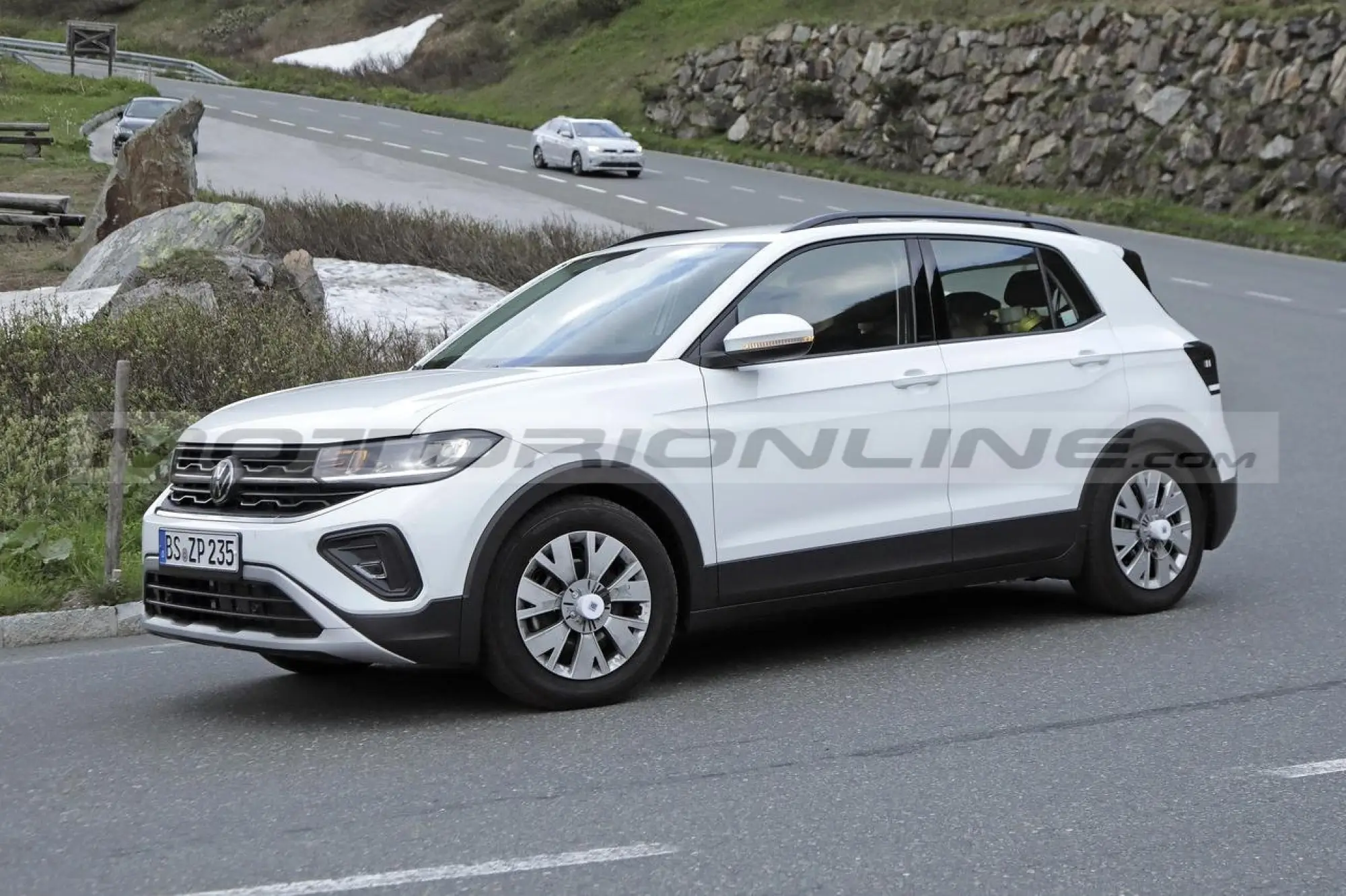 Volkswagen T-Cross 2024 - Foto Spia 15-06-2023 - 9