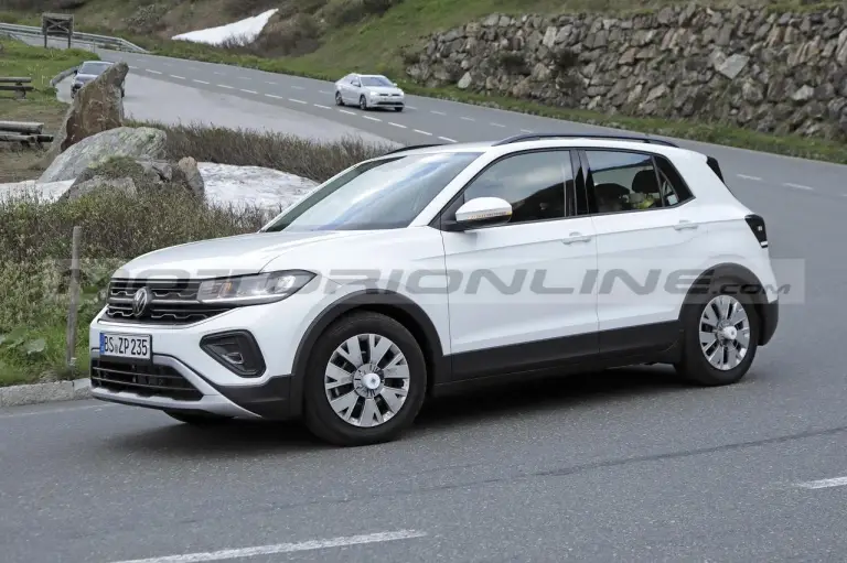 Volkswagen T-Cross 2024 - Foto Spia 15-06-2023 - 9