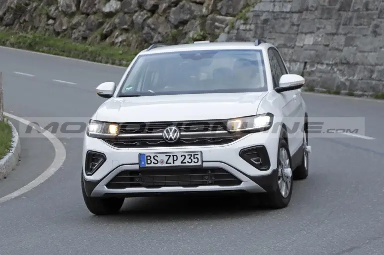 Volkswagen T-Cross 2024 - Foto Spia 15-06-2023 - 6