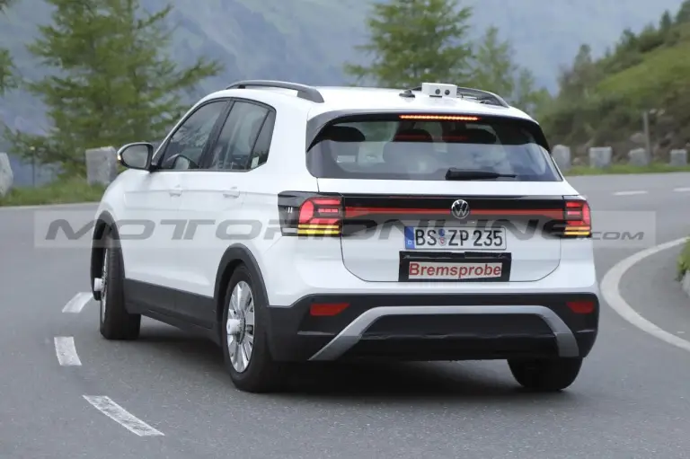 Volkswagen T-Cross 2024 - Foto Spia 15-06-2023 - 13