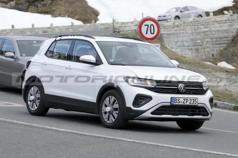 Volkswagen T-Cross 2024 - Foto Spia 15-06-2023 - 2