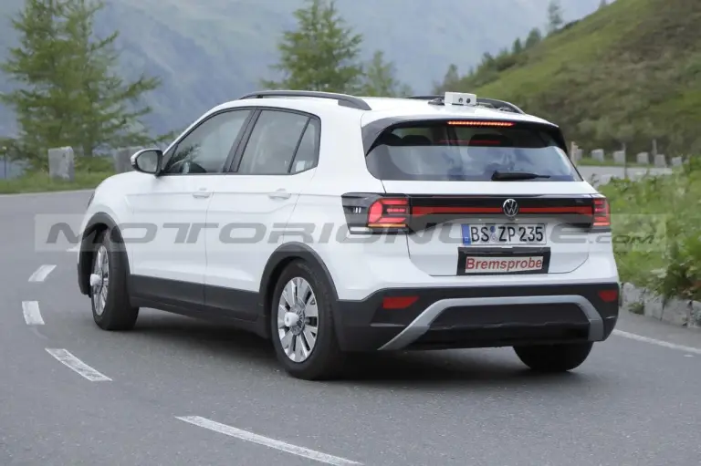 Volkswagen T-Cross 2024 - Foto Spia 15-06-2023 - 16
