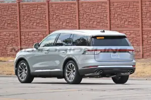 Lincoln Aviator 2024 - Foto Spia 17-06-2023 - 6