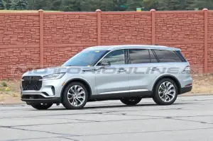 Lincoln Aviator 2024 - Foto Spia 17-06-2023 - 3