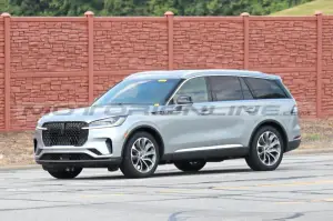 Lincoln Aviator 2024 - Foto Spia 17-06-2023 - 4