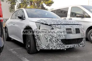 Peugeot 208 - Foto spia 21-6-2023