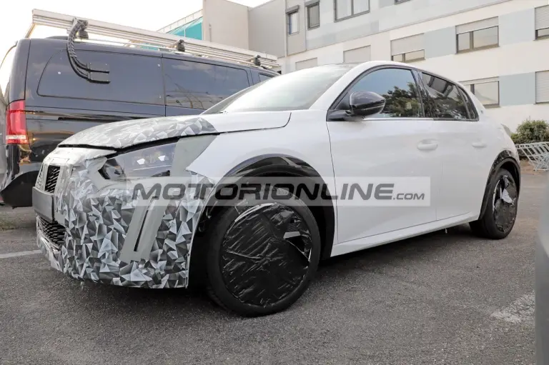 Peugeot 208 - Foto spia 21-6-2023 - 5