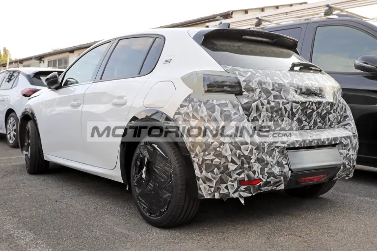 Peugeot 208 - Foto spia 21-6-2023 - 6