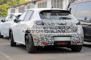 Peugeot 208 - Foto spia 21-6-2023