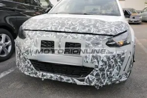 Peugeot 208 - Foto spia 21-6-2023