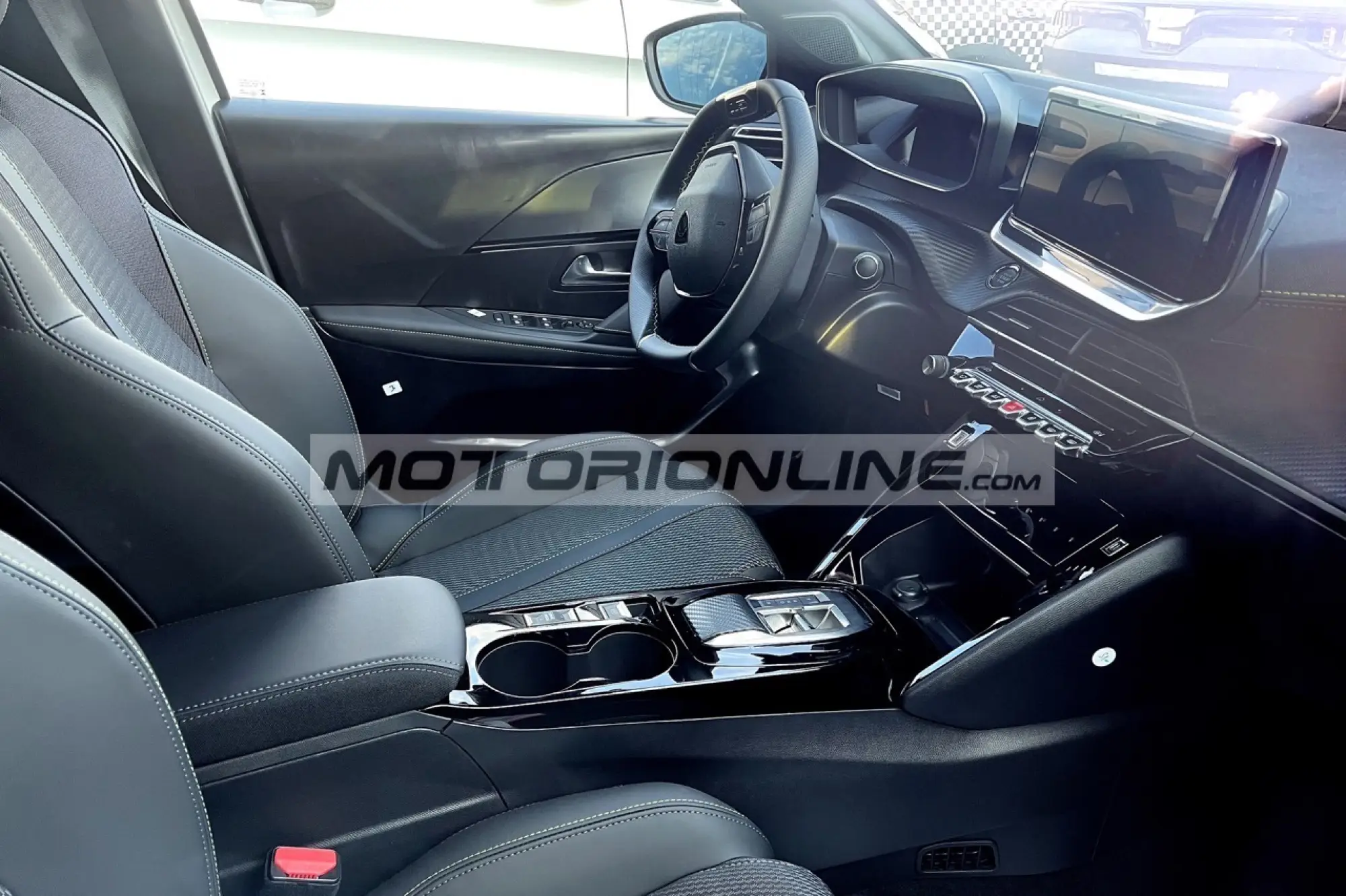 Peugeot 208 - Foto spia 21-6-2023 - 11