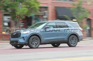 Ford Explorer ST-Line 2024 - Foto Spia 23-06-2023