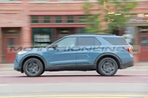 Ford Explorer ST-Line 2024 - Foto Spia 23-06-2023