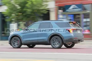 Ford Explorer ST-Line 2024 - Foto Spia 23-06-2023