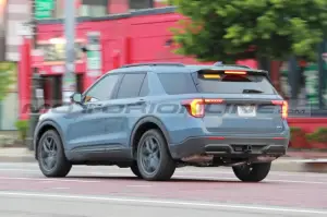 Ford Explorer ST-Line 2024 - Foto Spia 23-06-2023