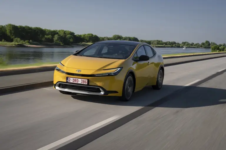 Toyota Prius Plug-in 2023 - Foto ufficiali - 32