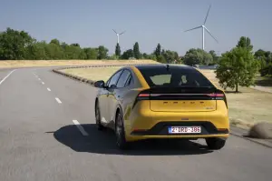 Toyota Prius Plug-in 2023 - Foto ufficiali