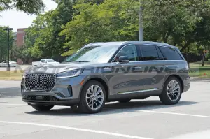 Lincoln Aviator 2024 - Foto Spia 24-06-2023