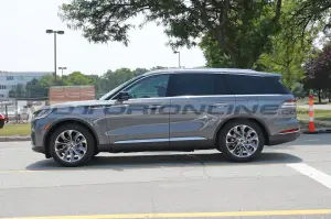 Lincoln Aviator 2024 - Foto Spia 24-06-2023