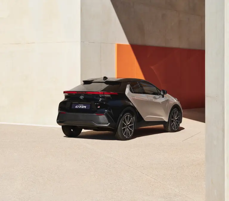 Toyota C-HR 2023 - Foto ufficiali - 2