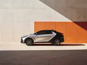 Toyota C-HR 2023 - Foto ufficiali - 32