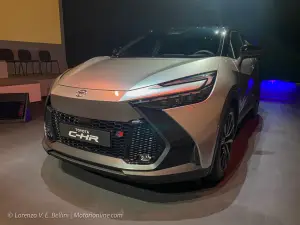 Toyota C-HR 2023 - Foto dal vivo