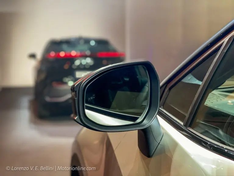 Toyota C-HR 2023 - Foto dal vivo - 11