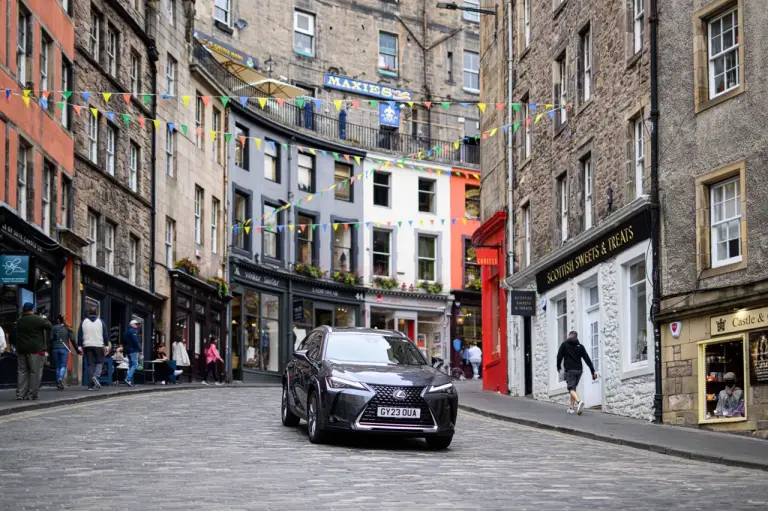 Lexus UX300e 2023 - Edimburgo - 3