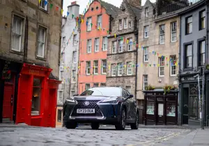 Lexus UX300e 2023 - Edimburgo - 4