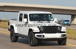 Jeep Gladiator 2024 - Foto spia 29-06-2023 - 1