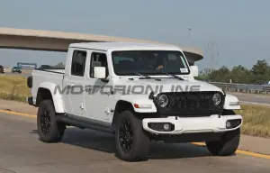 Jeep Gladiator 2024 - Foto spia 29-06-2023 - 3